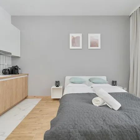 Apartment Modern Studio Slonimskiego With Balcony By Renters