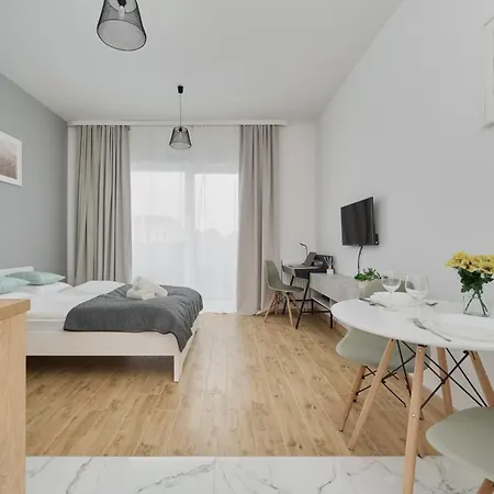 Modern Studio Slonimskiego With Balcony By Renters Apartment